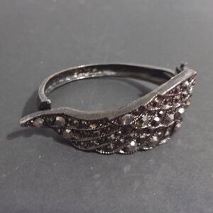 Angel Wing Black Clasp Women's Bracelet